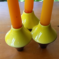 Gele kaarstenstandaard keramiek 3 ineen