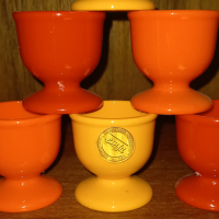 Emsa Vintage eierdopjes met lepeltjes in gele en rode kleuren