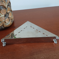 Metalen brievenstandaard met gaatjes