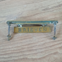 Vintage retro brievenbus van brons