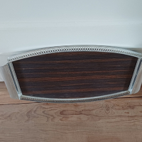 Vintage dienblad ijzer en kunststof houtmotief