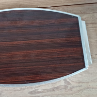 Vintage dienblad ijzer en kunststof houtmotief