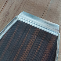 Vintage dienblad ijzer en kunststof houtmotief