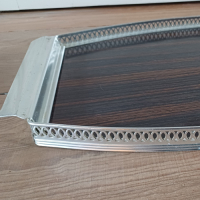 Vintage dienblad ijzer en kunststof houtmotief