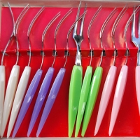 Vorkjes met gekleurde handvatjes plastic en metaal