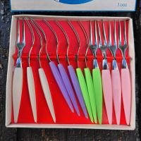 Vorkjes met gekleurde handvatjes plastic en metaal