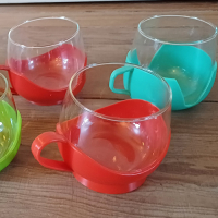 Glazen theekopjes met plastic houder van Melitta