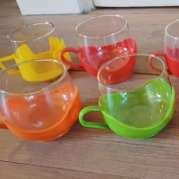 Glazen theekopjes met plastic houder van Melitta