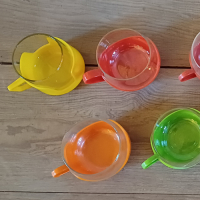 Glazen theekopjes met plastic houder van Melitta