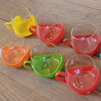Glazen theekopjes met plastic houder van Melitta