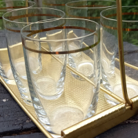 Vintage rekje met borrelglaasjes