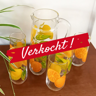 Glazen schenkkan met 6 glazen met fruitmotief