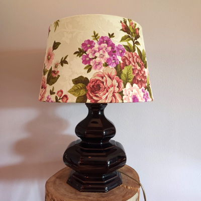 Vintage lamp met bloemenmotief