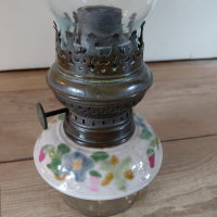Antieke Majolica lamp met bloemmotief
