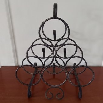 Vintage metalen wijnrek met gedraaide vormen