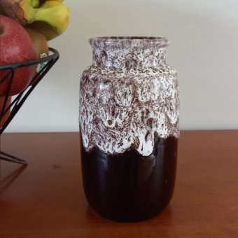 Vintage Vaasje W. Germany in aubergine en wit