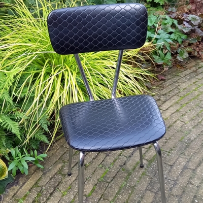 Vintage buizenframe stoeltje jaren 70 met zwart nepleer Vintage buizenframe stoeltje jaren 70 met zwart nepleer