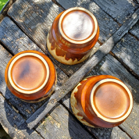 Vintage bloempot met bruin en cremekleurig glazuur