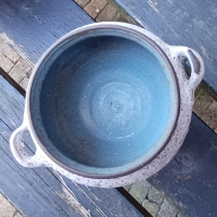 Grijs fatlava potje met pootjes