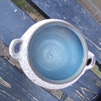 Grijs fatlava potje met pootjes