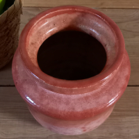 Vintage bloempot/vaas met rood roze glazuur
