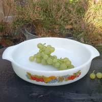 Arcopal schaal Fire King met vintage bloemmotieven en glazen deksel