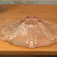 Vintage glazen schaal met lichtrode teint