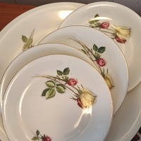 Gebakstel Winterling Bavaria met 8 schoteltjes en bloemmotief