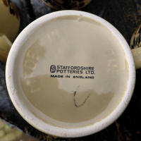 Bekers bruin en beige Staffordshire potteries jaren 70