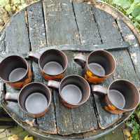 Bekers bruin en oranje Staffordshire potteries jaren 60