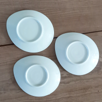 Vintage lekbakjes in ei-vorm met bloemmotief en gouden strepen