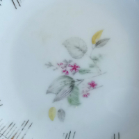 Vintage lekbakjes in ei-vorm met bloemmotief en gouden strepen