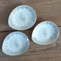 Vintage lekbakjes in ei-vorm met bloemmotief en gouden strepen