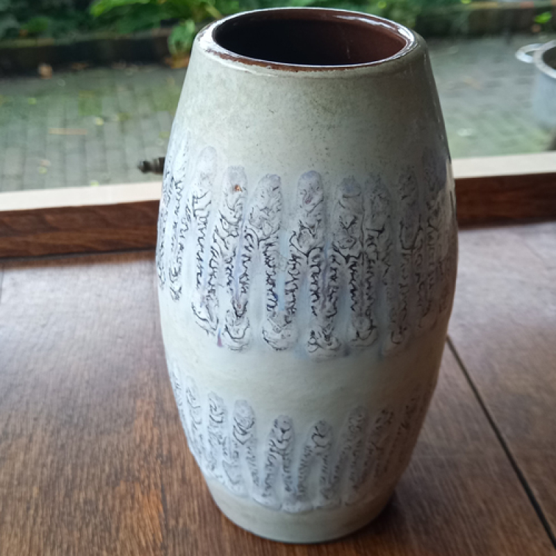 Vintage vaasje W. Germany met grijstinten