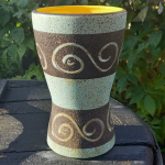 Vintage vaas W. Germany mintgroen en bruin met krulmotief