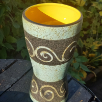 Vintage vaas W. Germany mintgroen en bruin met krulmotief