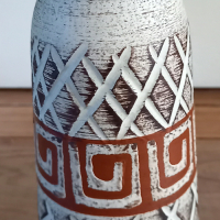 Vintage vaasje W. Germany met diverse vormen en figuren