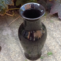 Vintage vaasje W. Germany zwart met gouden stipjes