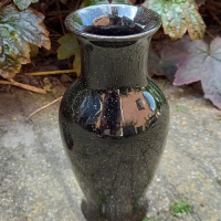 Vintage vaasje W. Germany zwart met gouden stipjes