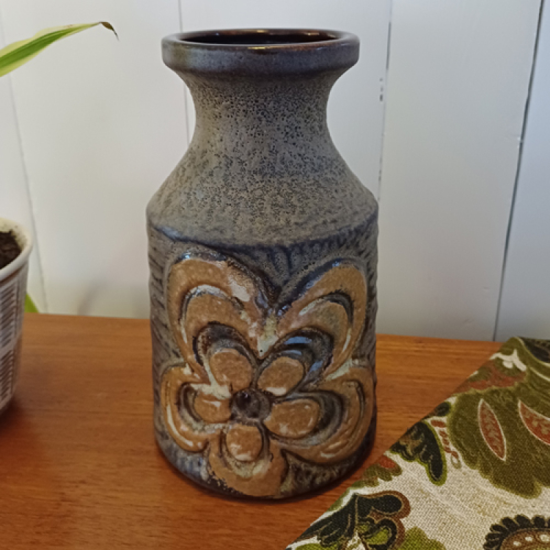 Vintage vaasje met bloemmotief Austria