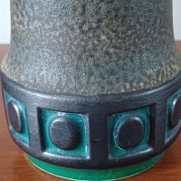 Vintage vaasje W. Germany met groene figuren