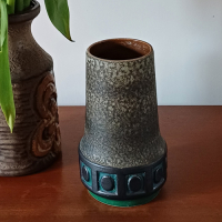 Vintage vaasje W. Germany met groene figuren