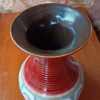 Vintage W Germany bruine bloemenvaas met wit groene figuren