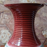 Vintage W Germany bruine bloemenvaas met wit groene figuren