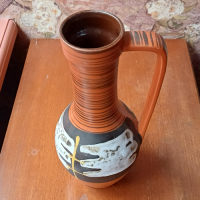 Vintage Austria bruine vaas met horizontale strepen en figuren