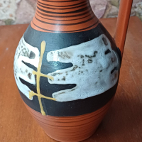 Vintage Austria bruine vaas met horizontale strepen en figuren