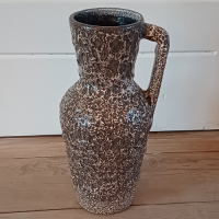 West Germany fatlava vaas bruin wit met handvat