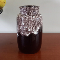 Vintage Vaasje W. Germany in aubergine en wit