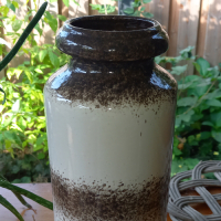 Vintage Vaas W. Germany in wit en bruintinten