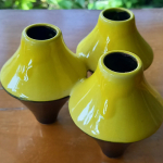 Gele kaarstenstandaard keramiek 3 ineen